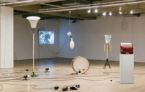  Prorrogação da exposição ‘Parade – um pingo pingando, uma conta, um conto’ até 21 de novembro