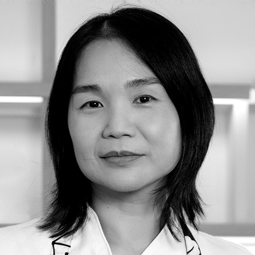 Chef Telma Shiraishi em retrato preto e branco
