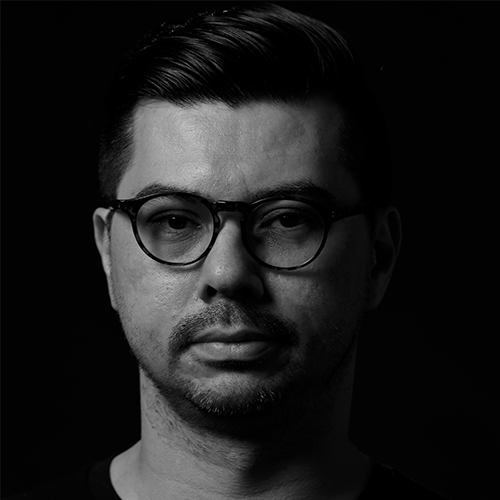 Chef Alberto Landgraf em retrato preto e branco
