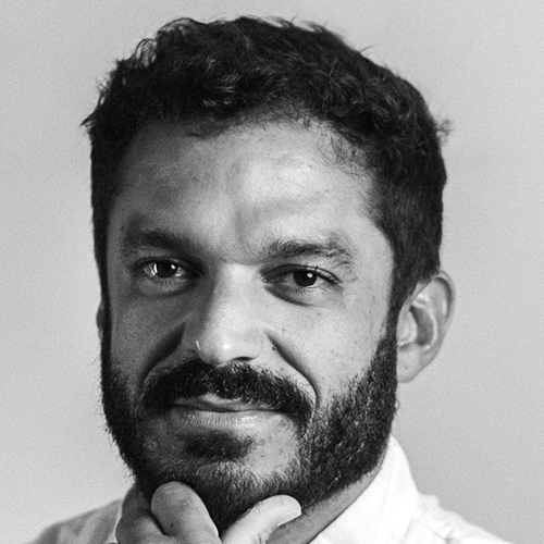 Chef Thiago Castanho em retrato preto e branco