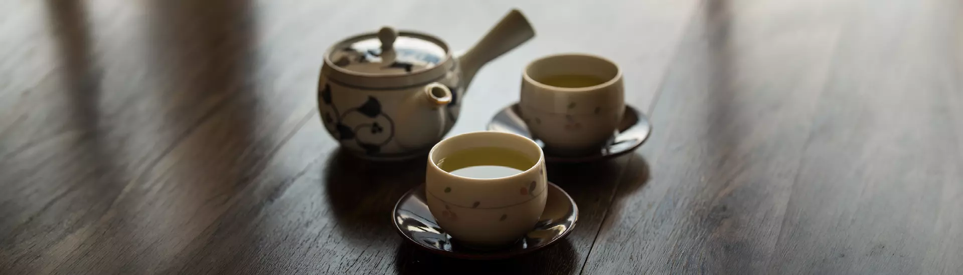 Preparo, degustação e harmonização de chás japoneses, por Japan House São Paulo e Yuri Hayashi