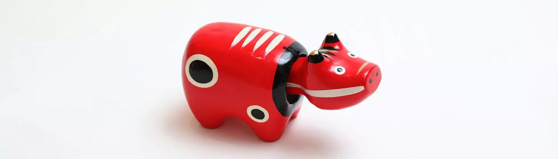 Akabeko: a vaca de brinquedo que simboliza boa sorte e saúde