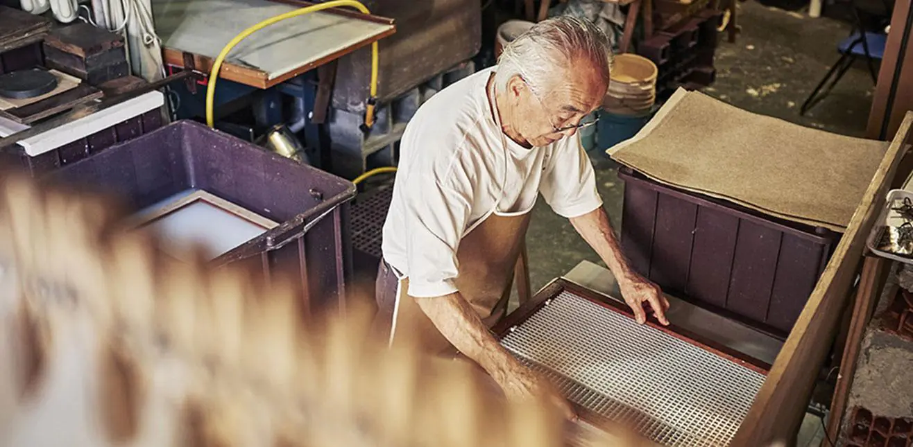 O invisível e o visível do papel