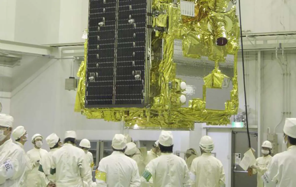 Lifting-the-IBUKI-GOSAT-before-PAF-Payload-Attached-Fitting-and-PSS-Payload-Support-Structure-Assembly